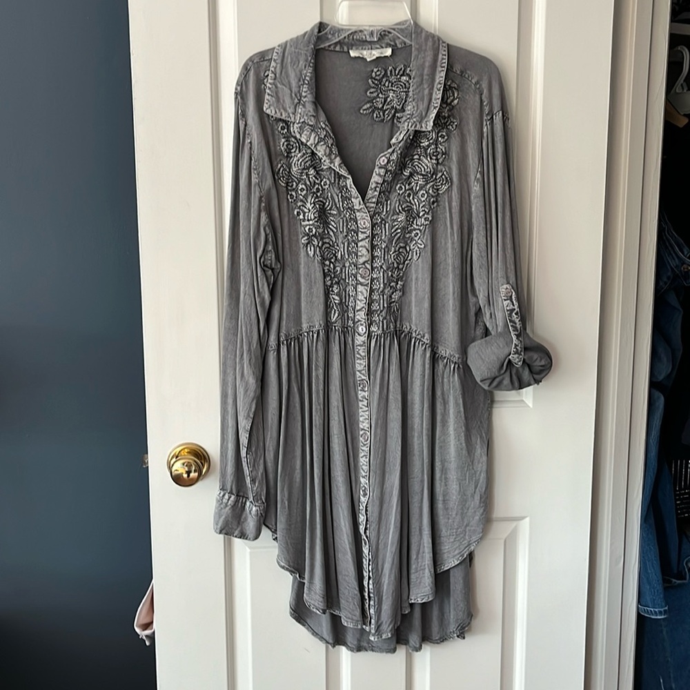 3/$15 Solitaire Gray Shirt dress. Women’s large. Long sleeve w/3/4 sleeve option